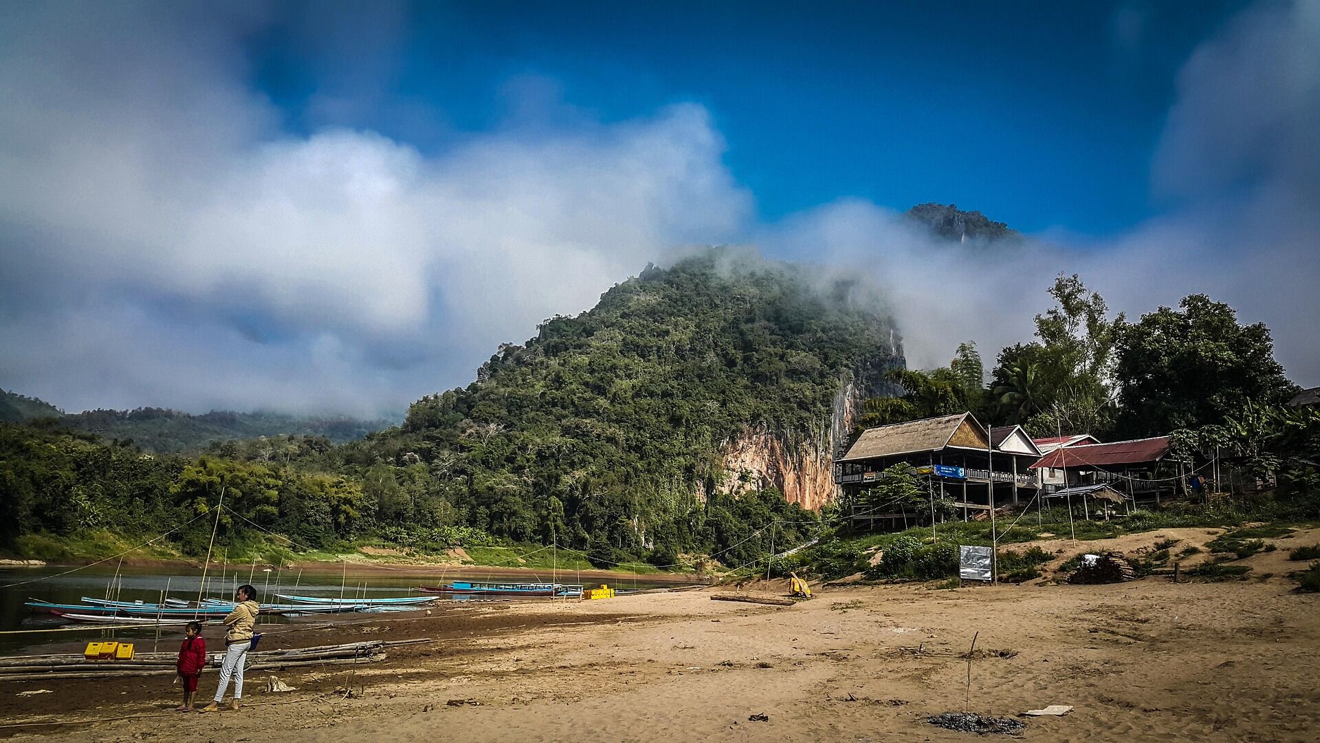 Capture the serene beauty of Chiang Khong’s cultural landscapes